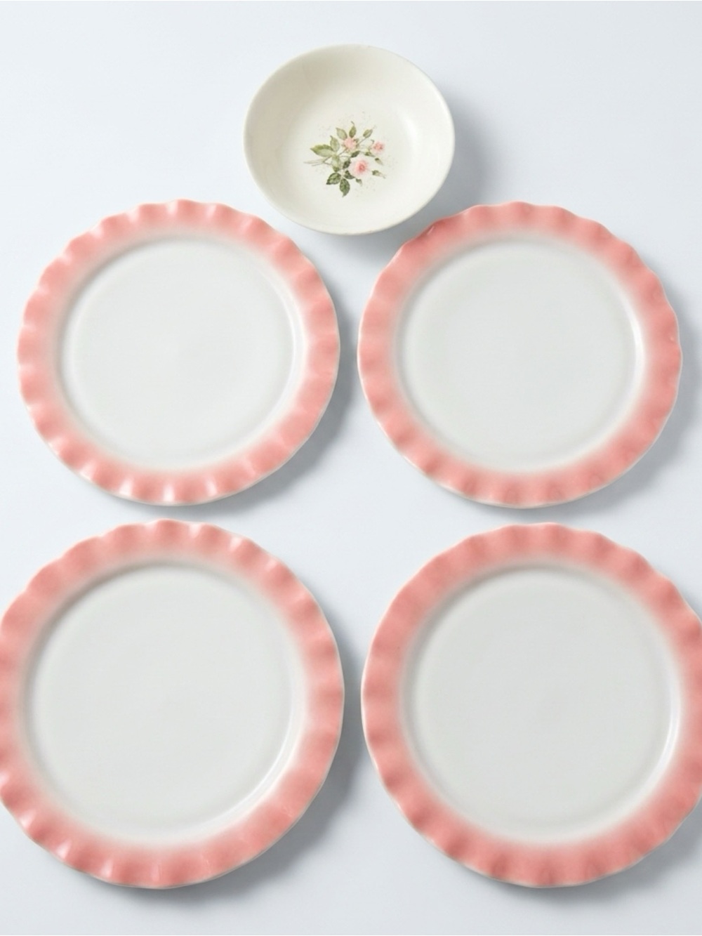Vintage Hazel Atlas Pink Ripple Crinoline 4 Dinner Size Plates Salad Bowl